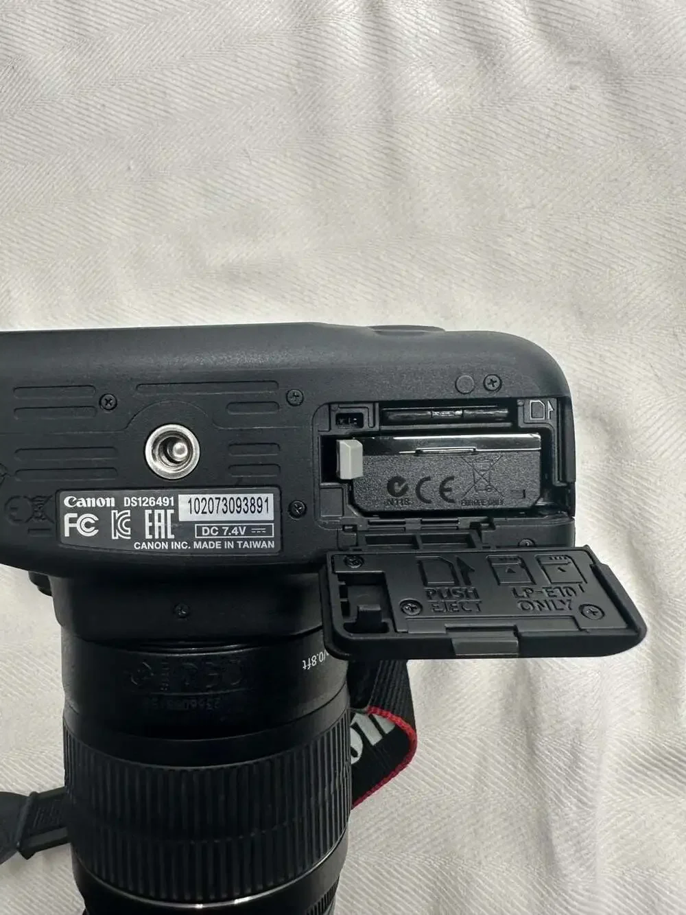 Canon EOS Rebel T5 DSLR Camera with 75-300mm Zoom Lens set